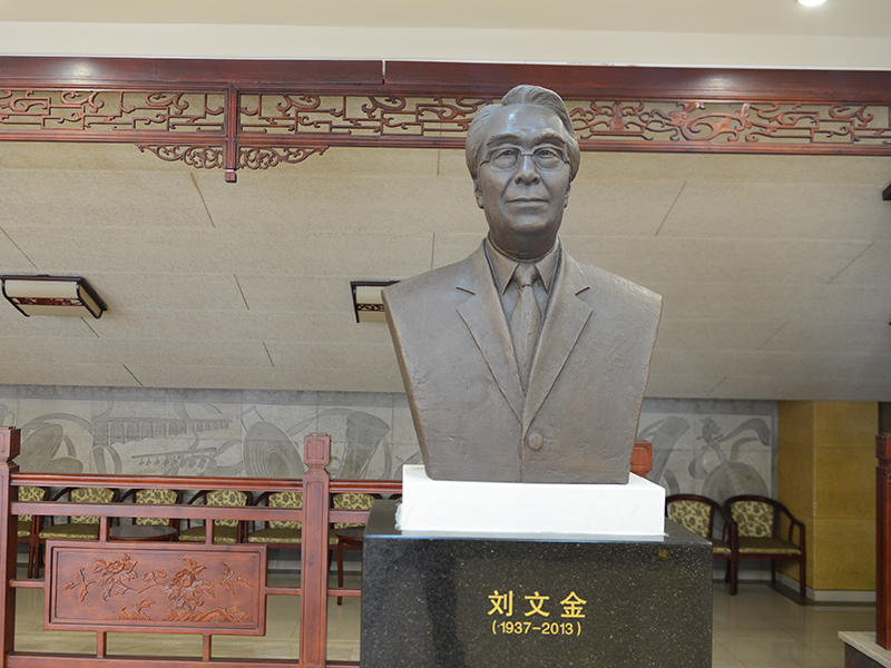 雕塑作品 劉文金像，鑄銅，安放地點：中央民族樂團