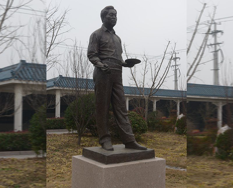 雕塑作品 喻繼高像、青銅高2.3米、安放地點(diǎn)：喻繼高紀(jì)念館